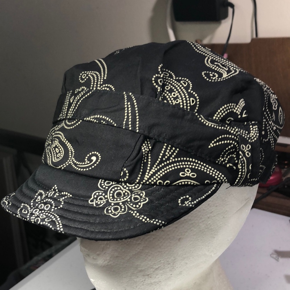 Women’s Adjustable Snap Loop Black Hat Cap